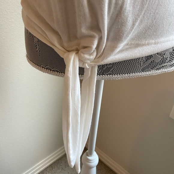 White Print T-Shirt Size Small - Picture 4 of 6